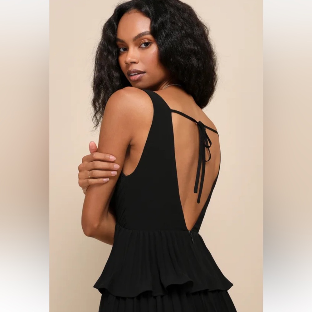 NWT Lulus Mesmerizing Essence Black Pleated Backless Tiered Maxi Dress - Size M - Picture 3 of 5